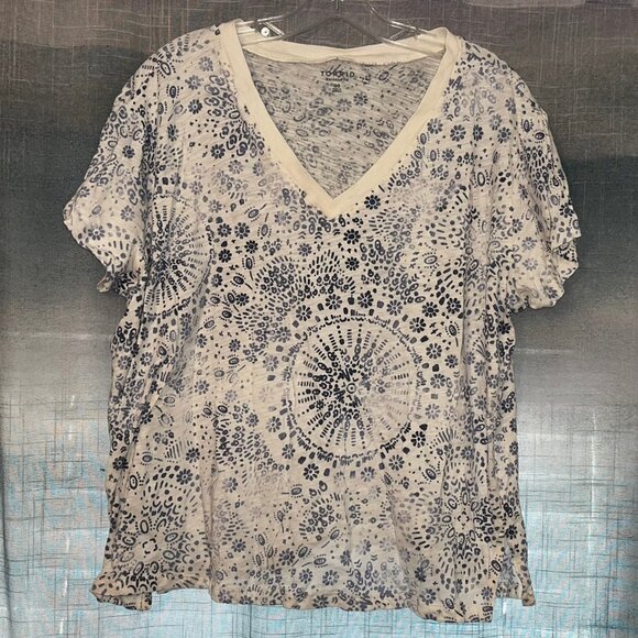Torrid Heritage Slub Relaxed V-Neck Mandala Tee Blue and White size 00 - Picture 2 of 5
